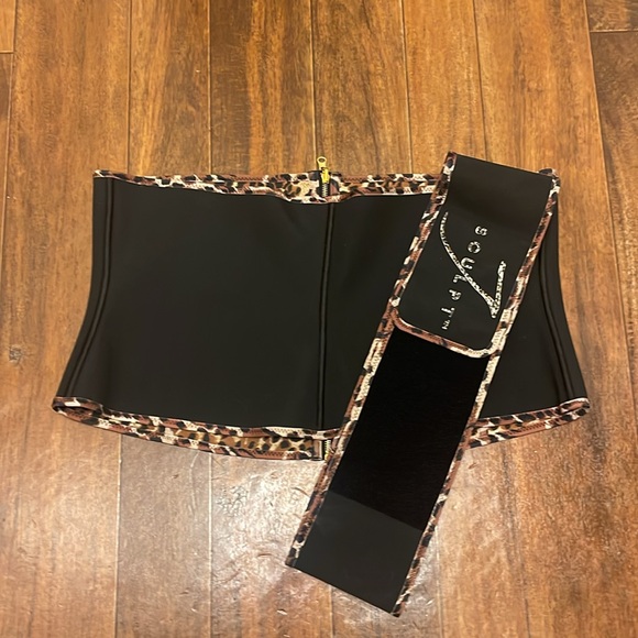 JSculpt Reversible Plus Size Waist Trainer/Slimming Belt - Picture 4 of 5